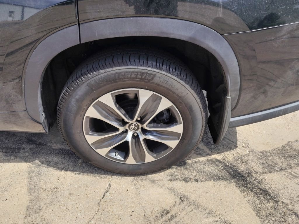 Used 2023 Black Toyota XLE image 8