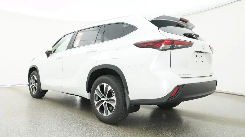 New 2026 Wind Chill Pearl Toyota XLE image 12