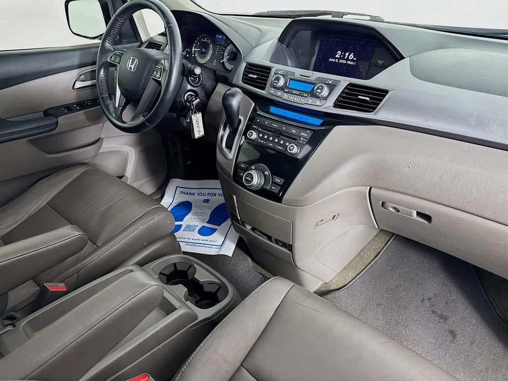 Used 2013 Silver Honda EX-L image 38