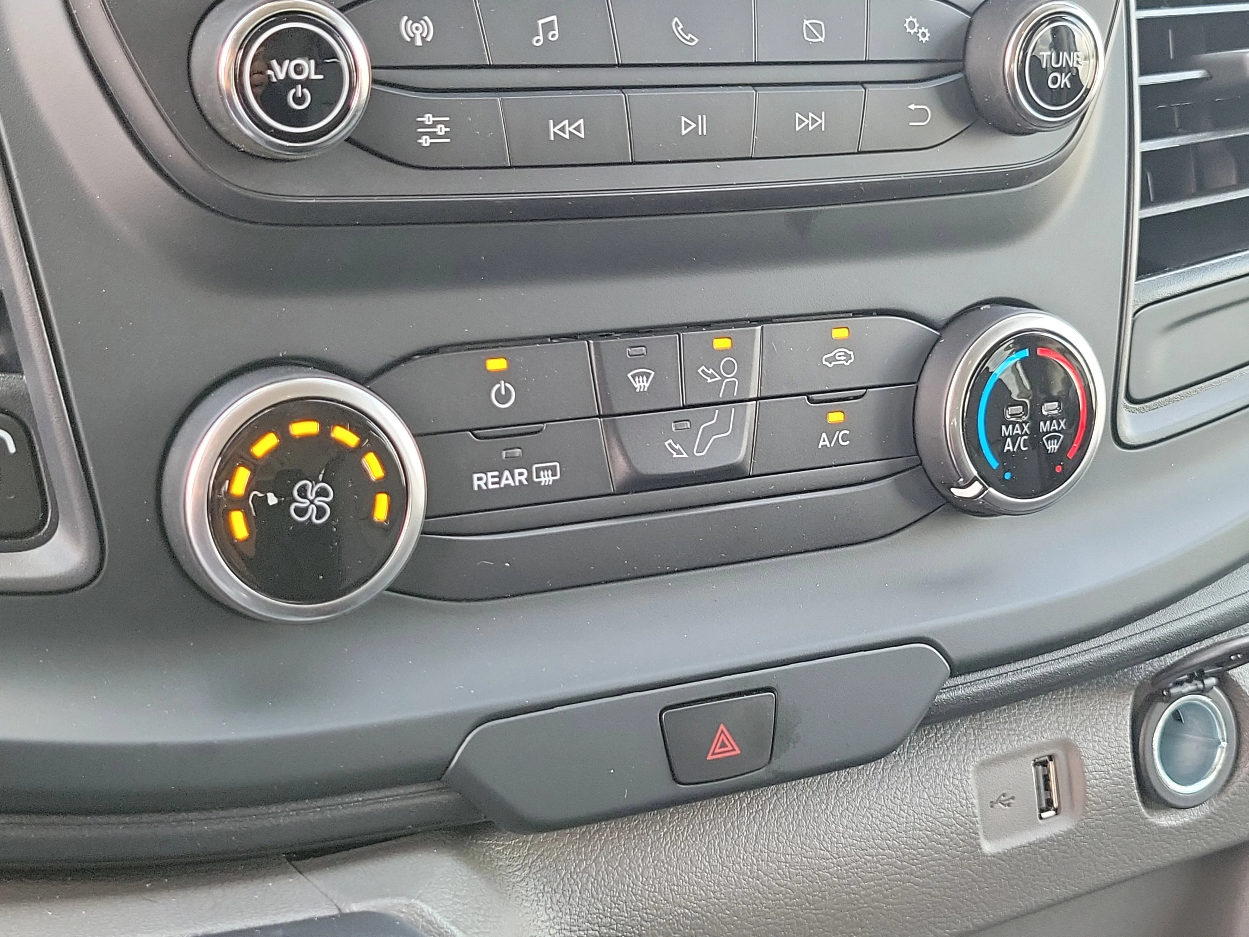 2025 Ford Transit Passenger Van XL - Photo 27