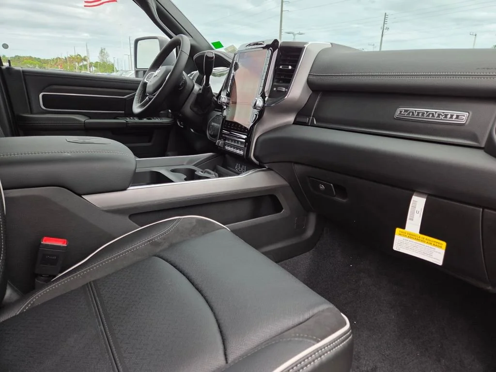 New 2026 Granite Crystal Metallic Clear-Coat Exterior Paint RAM Laramie image 13
