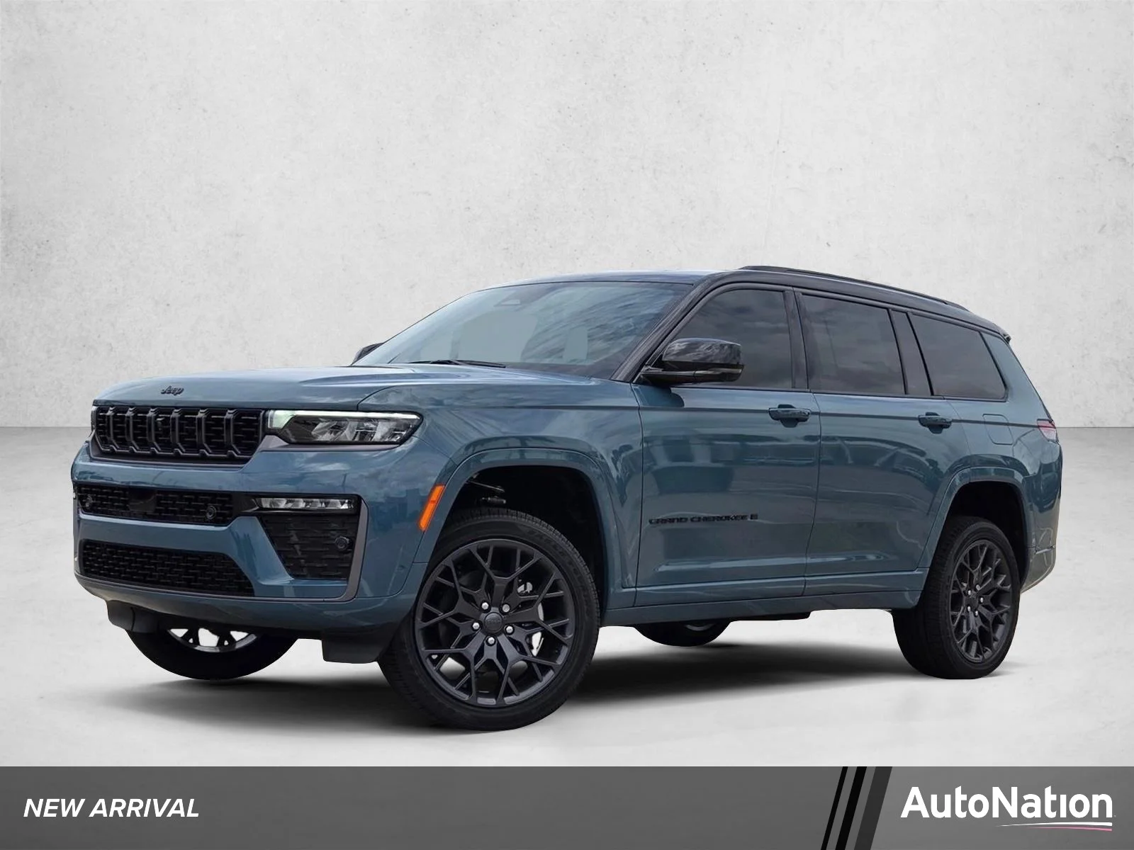 2026 Jeep Grand Cherokee L Summit 4x4's photo