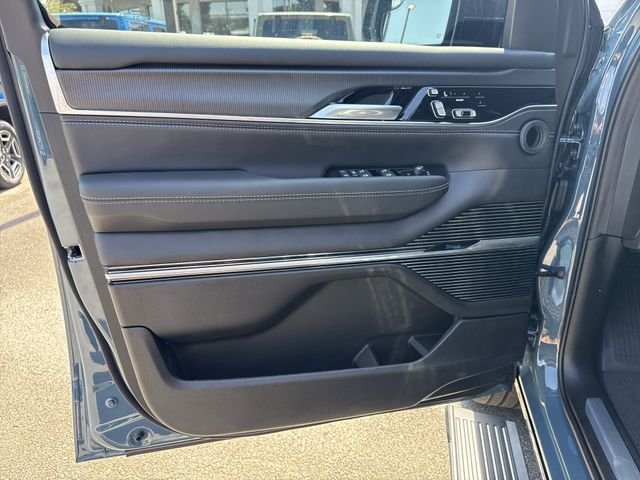 New 2026 Blue Jeep Summit Obsidian image 10