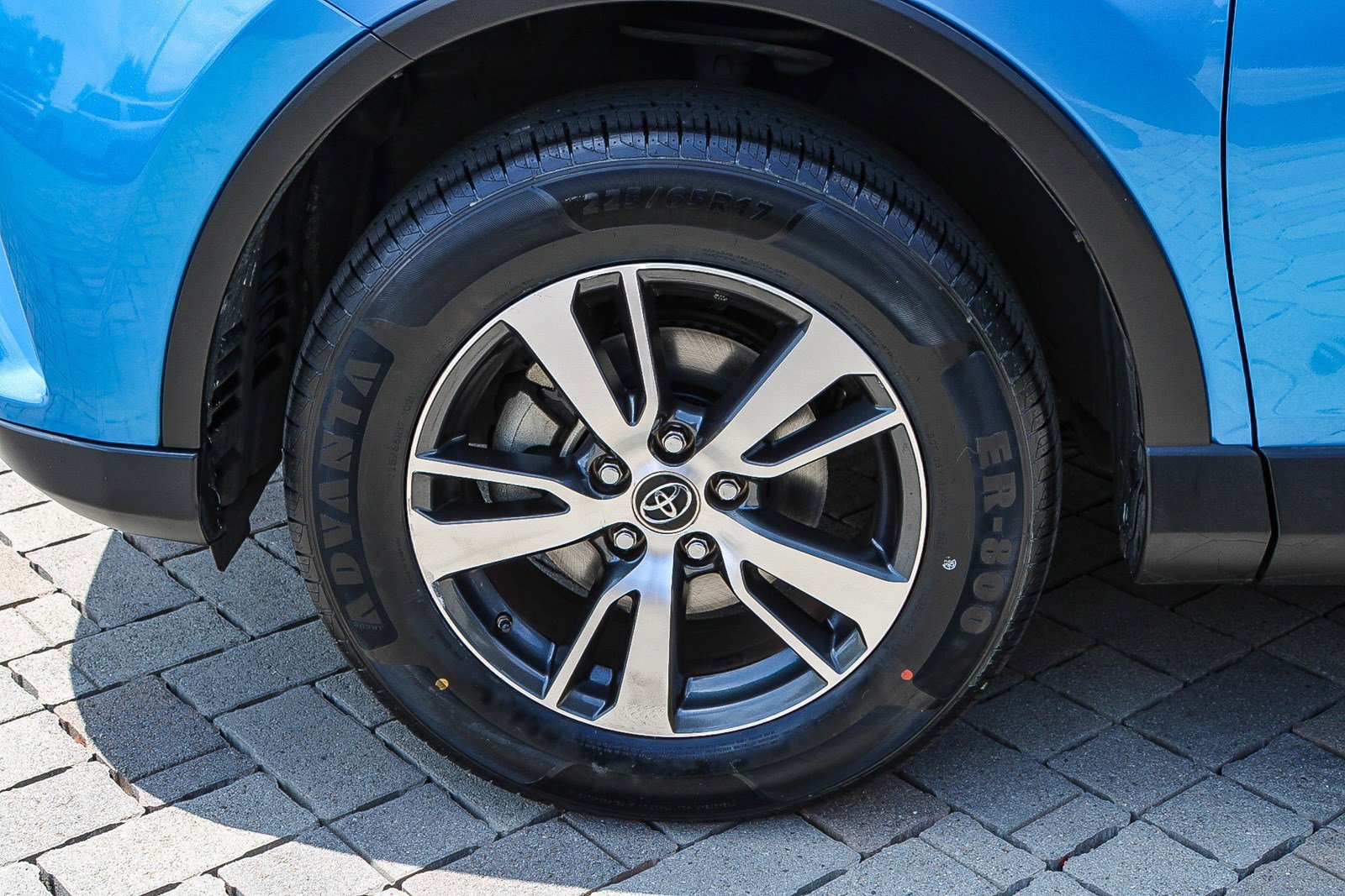 Used 2018 Electric Storm Blue Toyota XLE image 11