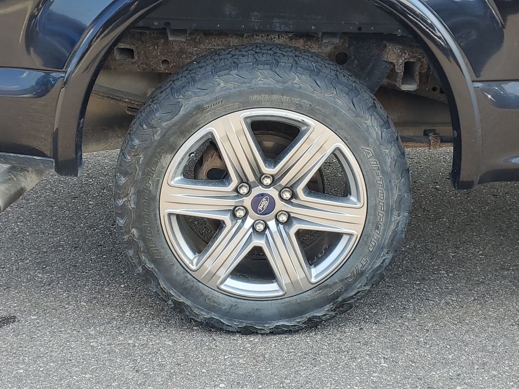 Used 2019 Black Metallic Ford XLT image 5