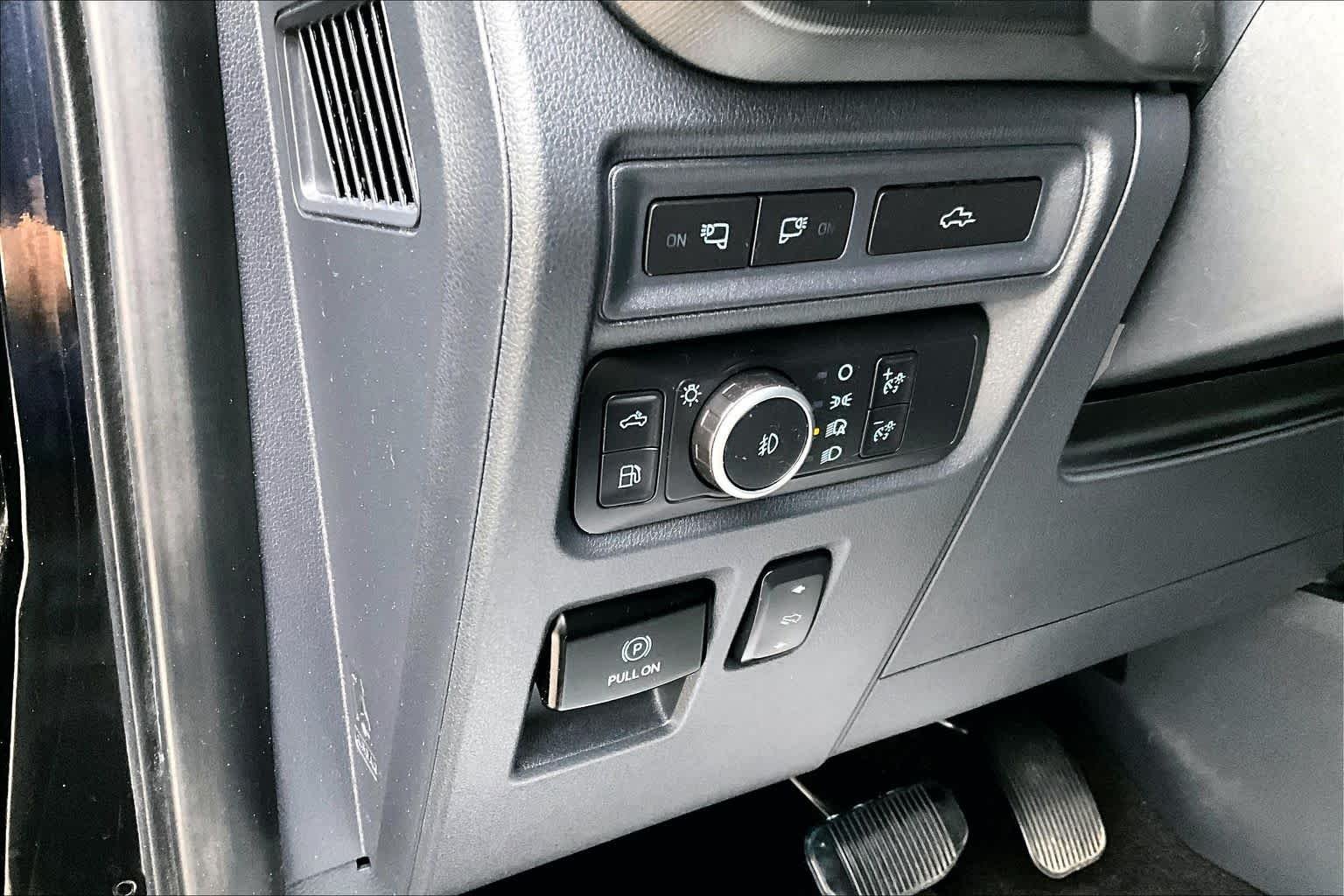 Used 2023 Agate Black Metallic Ford Platinum image 34
