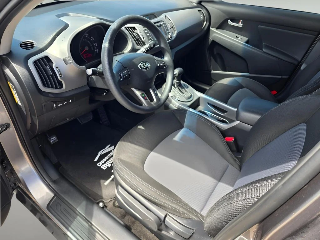 Used 2016 Mineral Silver Kia LX image 14