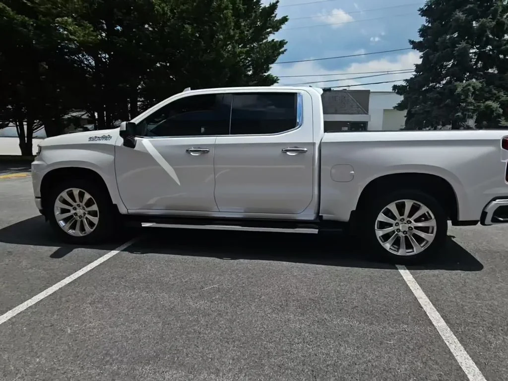 Used 2021 Beige Chevrolet High Country image 3