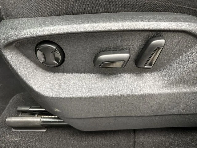 Used 2021 Gray Volkswagen 3.6L V6 SE w/Technology image 12