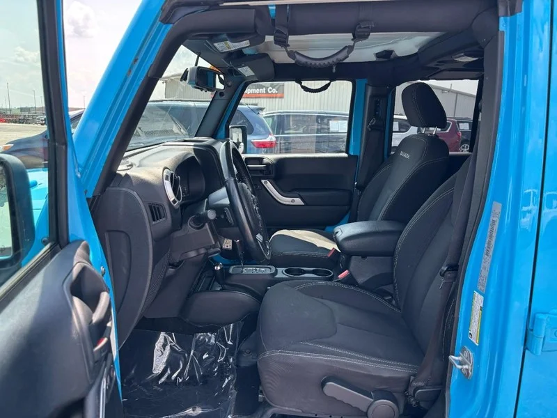 Used 2018 Chief Jeep Sahara image 8