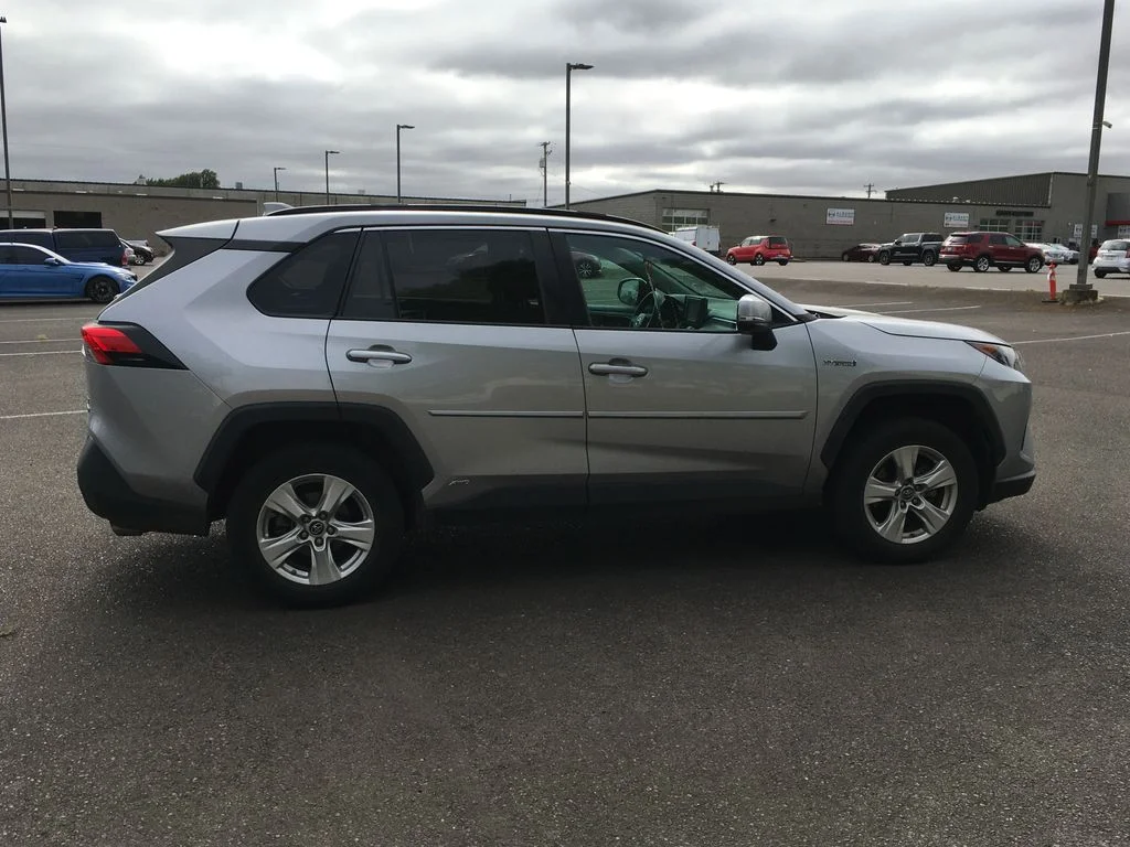 Used 2019 Silver Toyota LE image 7