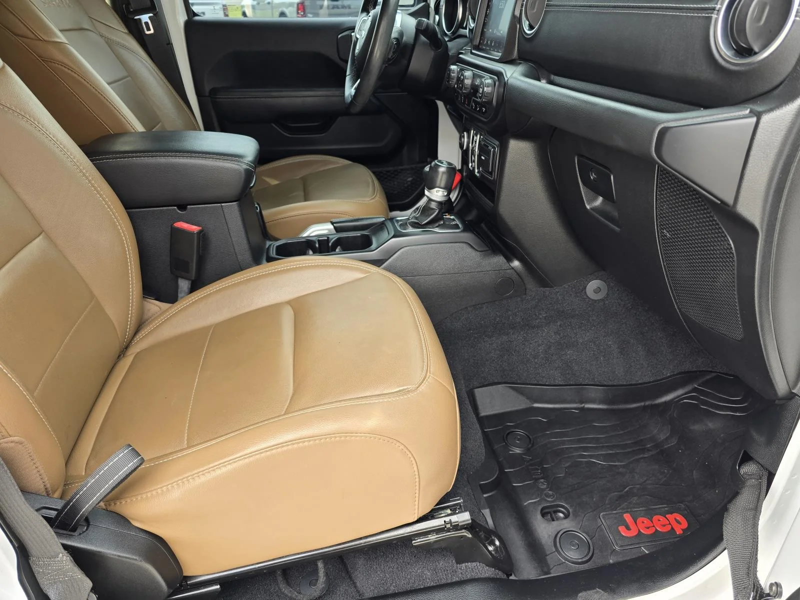 Used 2020 Bright White Clearcoat Jeep Sahara image 20