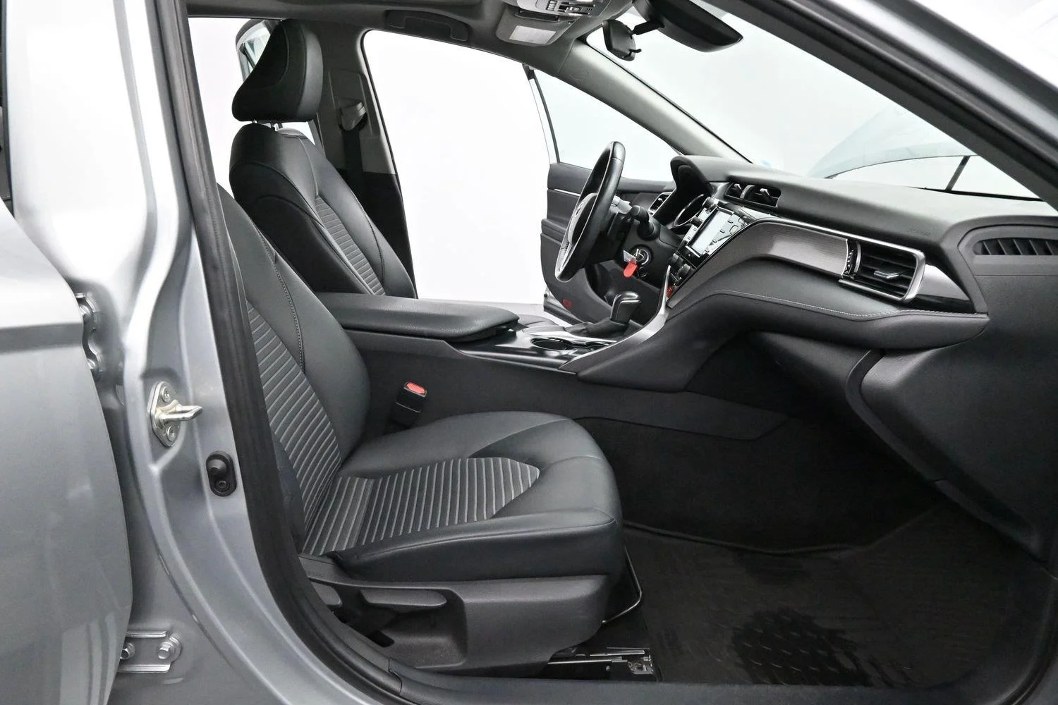 Used 2020 Celestial Silver Metallic Toyota SE image 30
