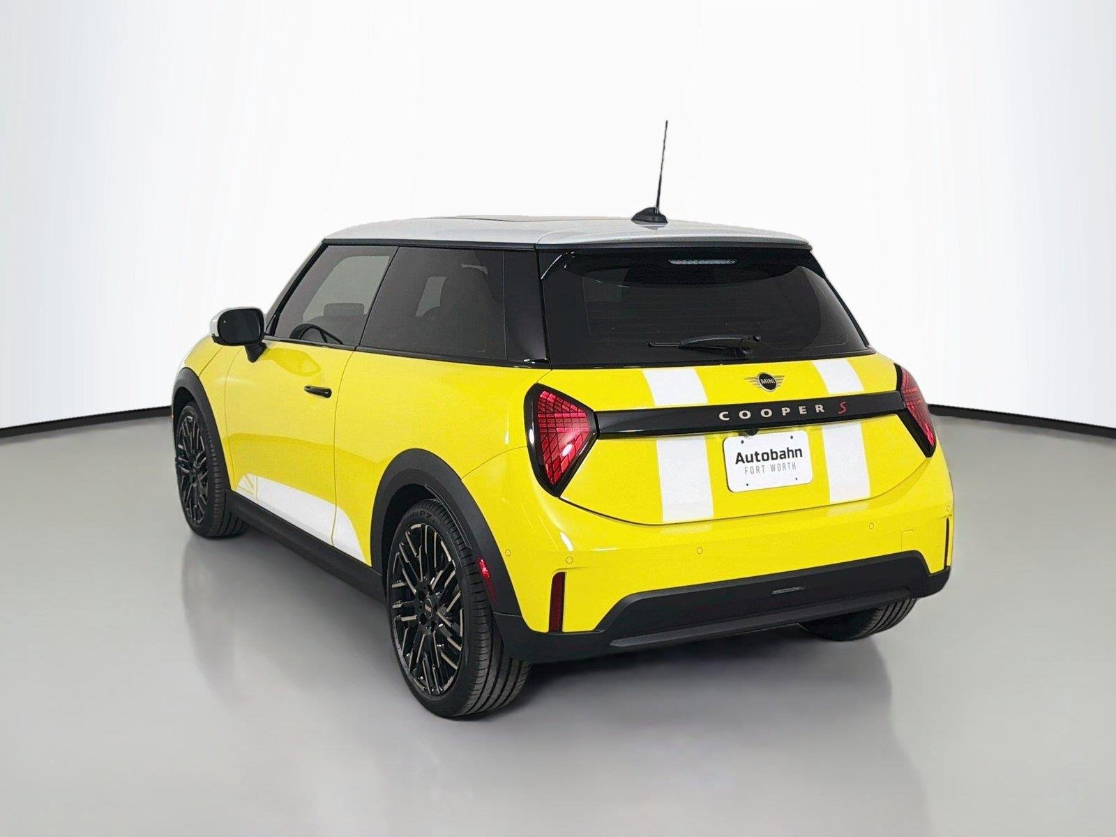 New 2026 Sunny Side Yellow MINI Iconic image 7