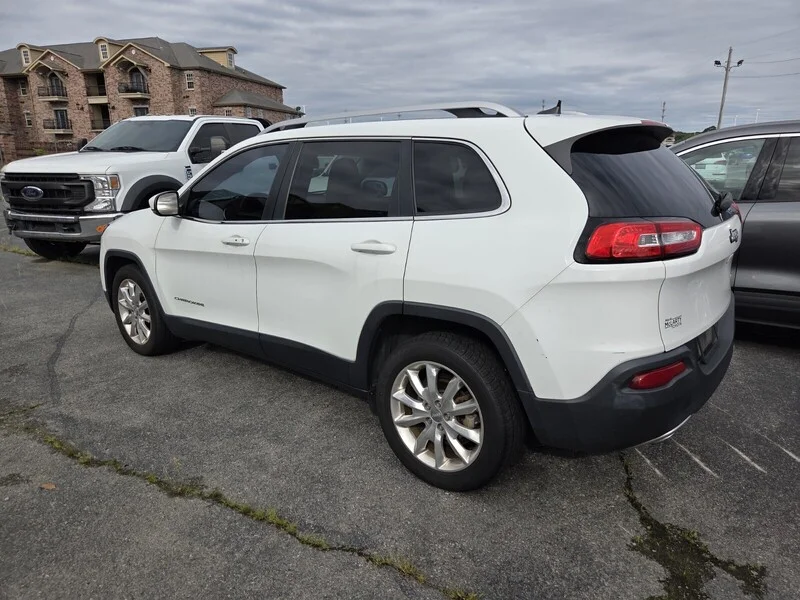 Used 2016 WHITE JEEP FWD 4DR LIMITED image 9