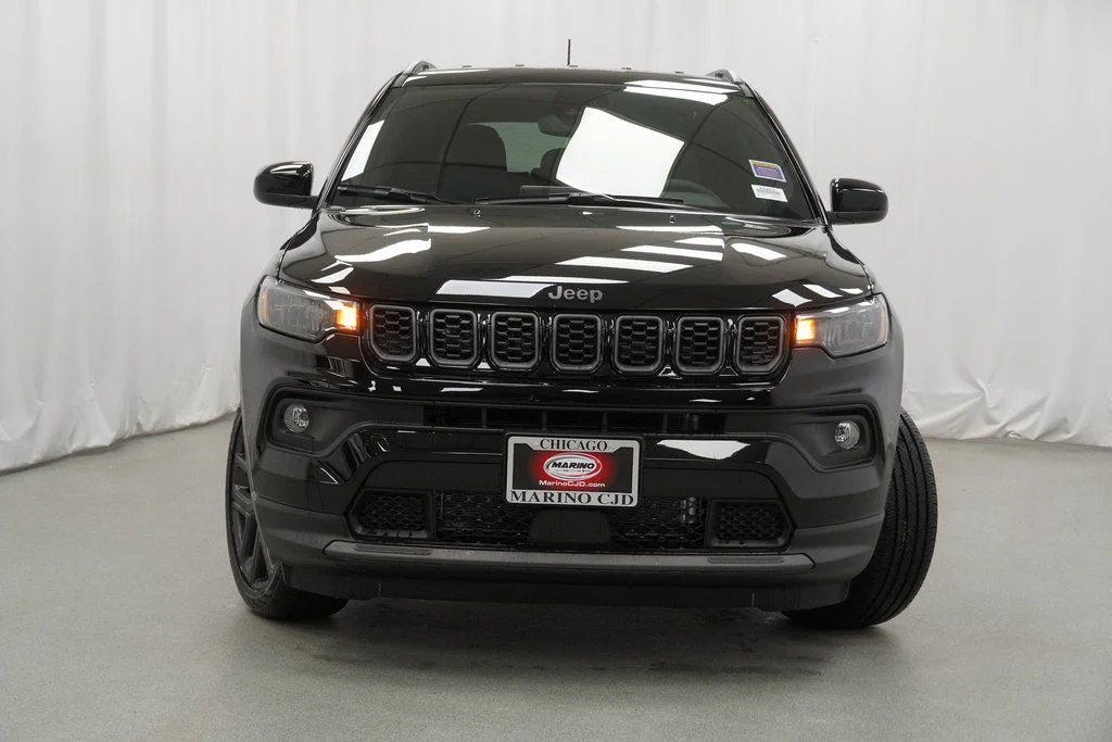 New 2026 Diamond Black Crystal Pearlcoat Jeep Latitude image 7