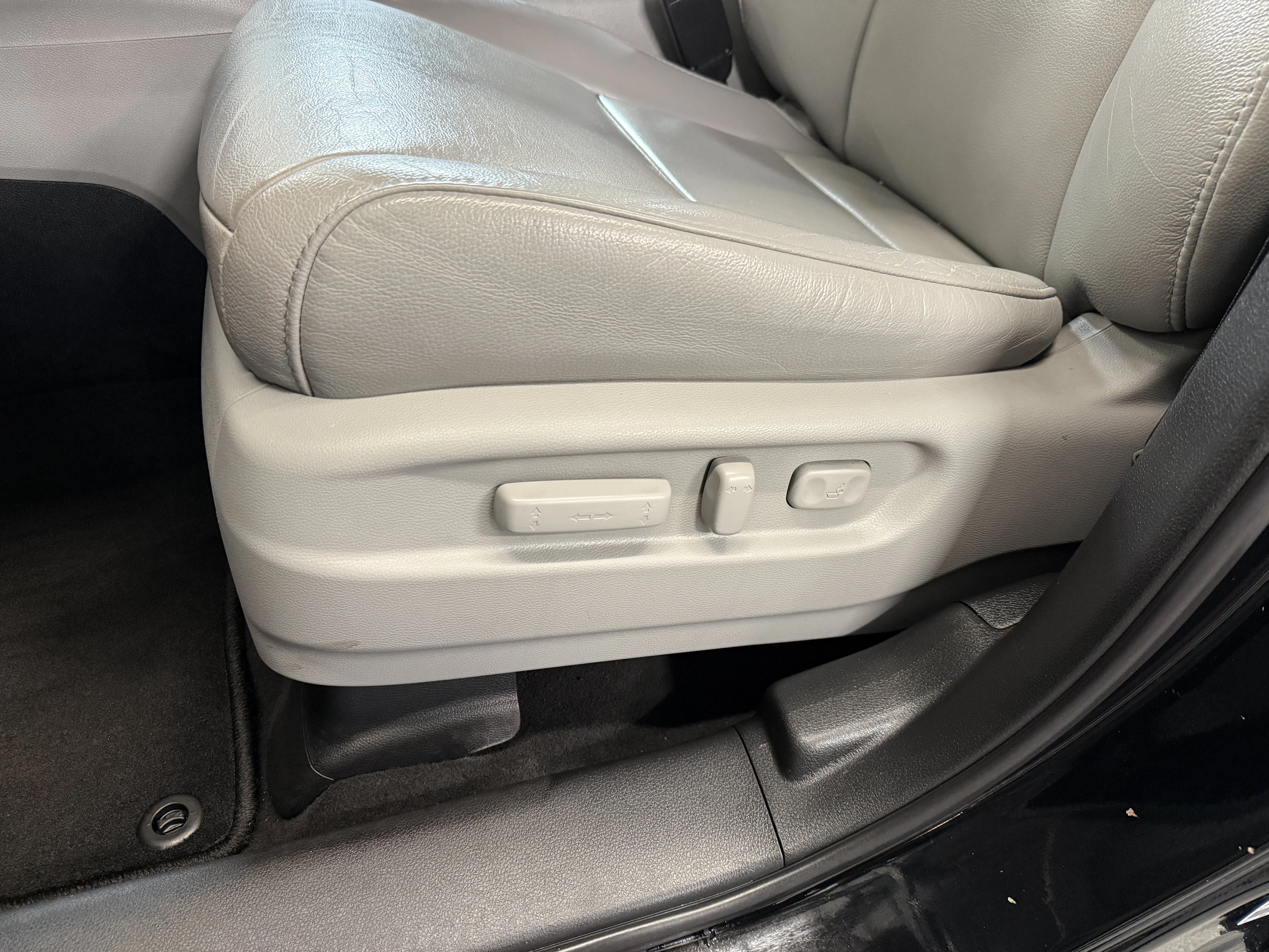Certified Used 2018 Crystal Black Pearl Honda Touring image 13