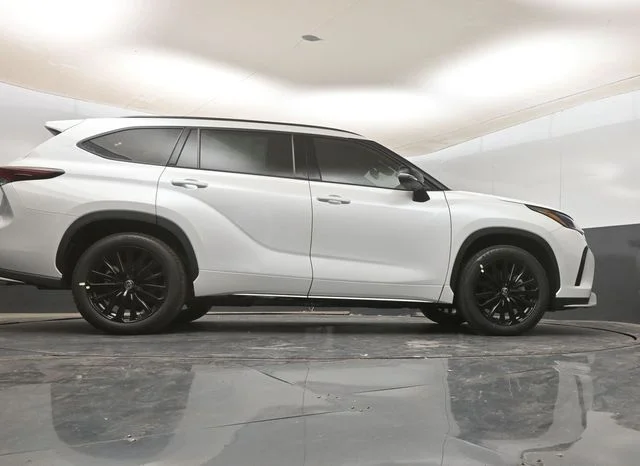 New 2026 Wind Chill Pearl <sup>1</sup> Toyota  XSE image 24
