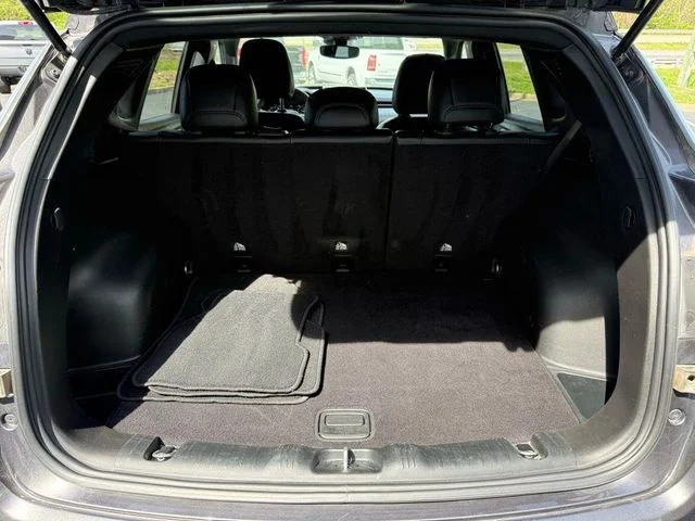 Used 2024  Jeep Latitude image 28