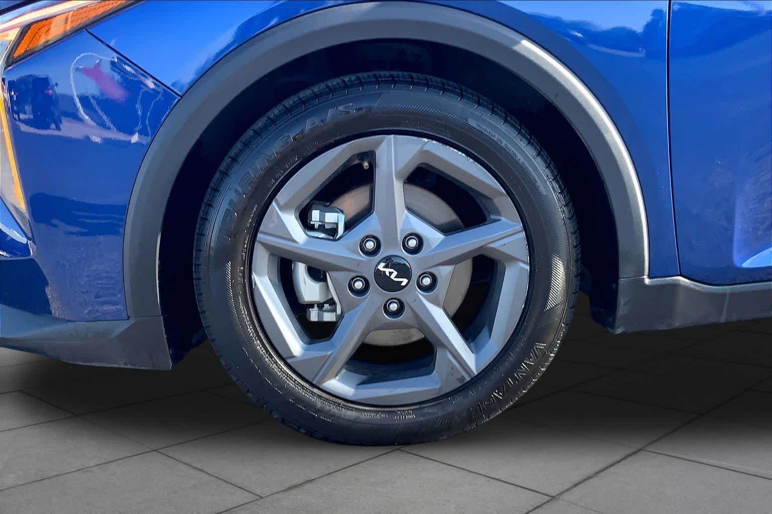Used 2025 Deep Sea Blue Kia LXS image 11