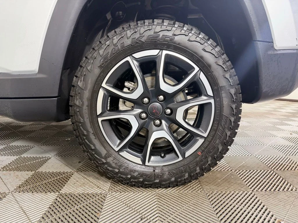 Used 2025 Silver Zynith Jeep Trailhawk image 20