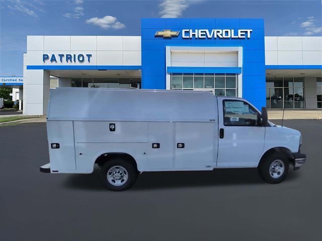 New 2025 Summit White Chevrolet 1WT image 11