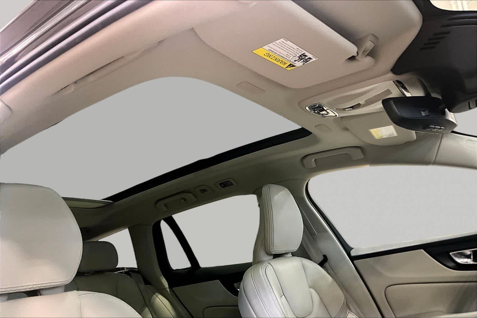 Used 2020 Pine Grey Metallic Volvo  image 14