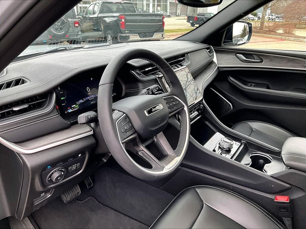 Used 2024 Silver Jeep 4xe image 8