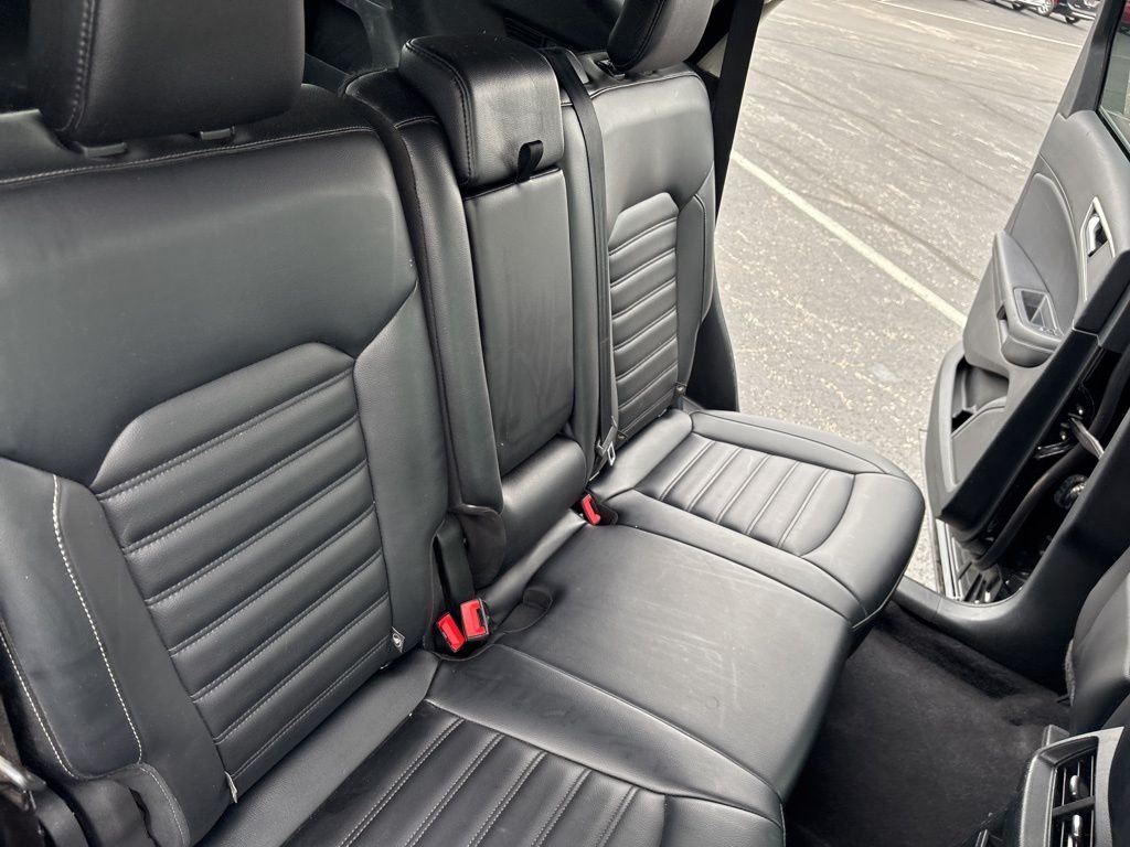Used 2022 Black Ford SEL image 25