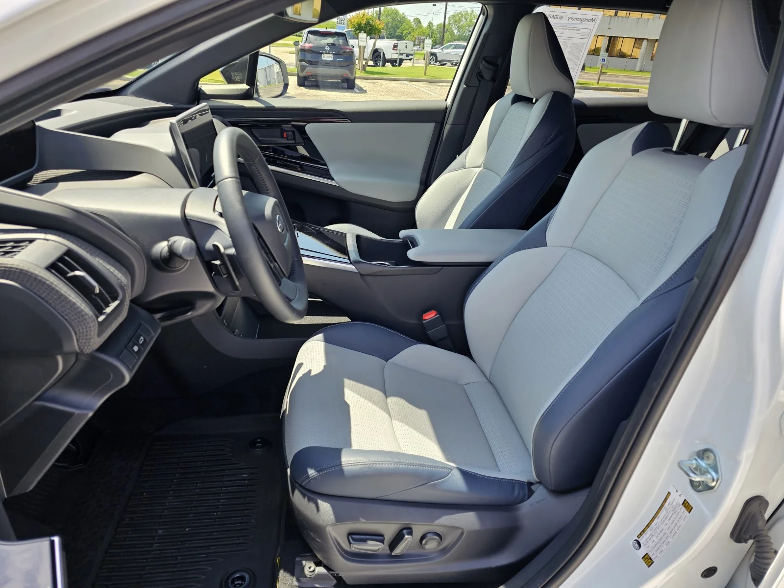 Used 2023 Cosmic White Pearl Subaru Limited image 7
