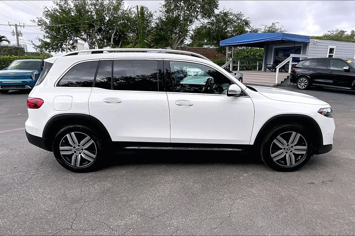 Used 2024  Mercedes-Benz 4MATIC® image 31