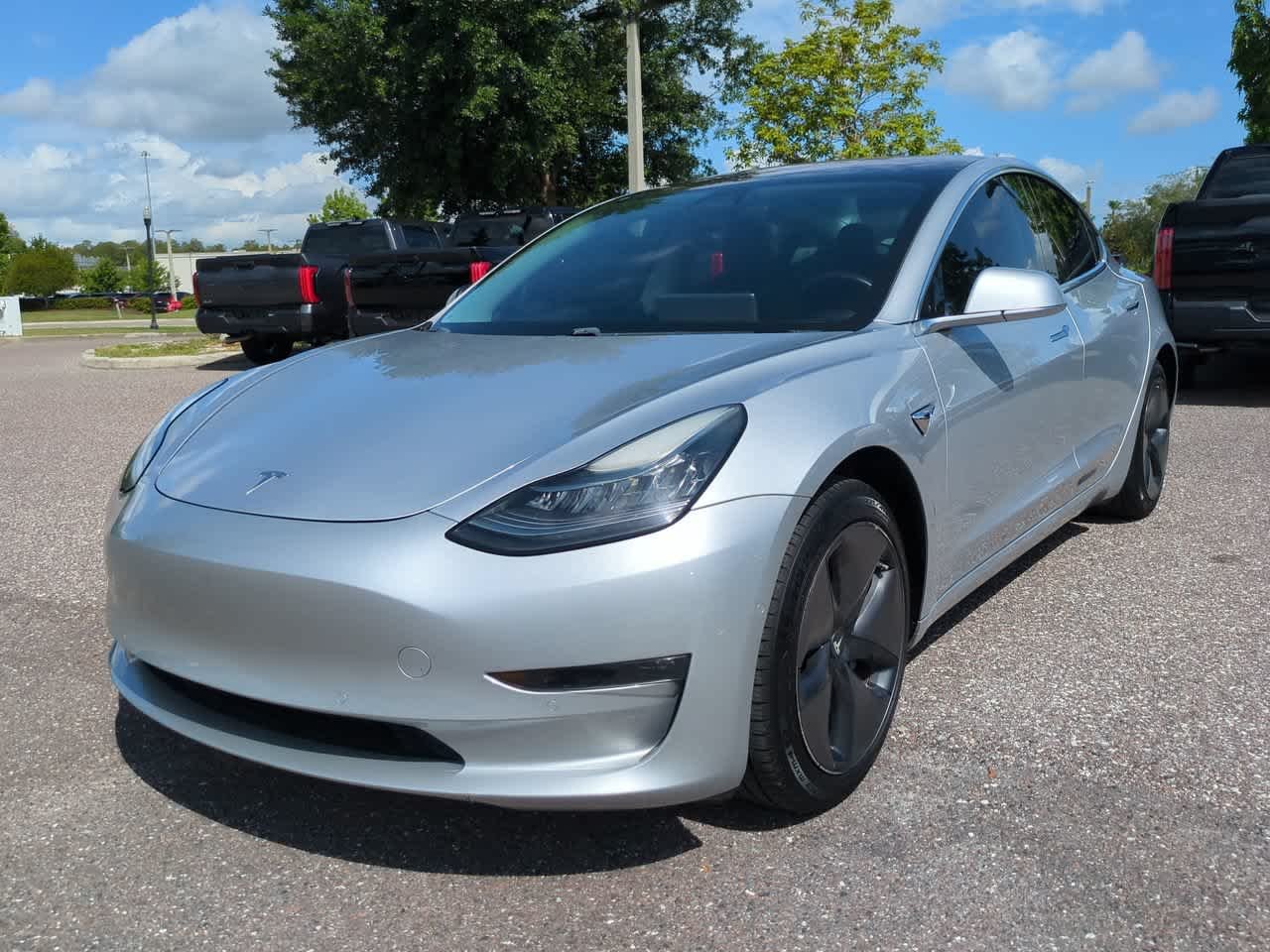 Used 2018  Tesla  image 2