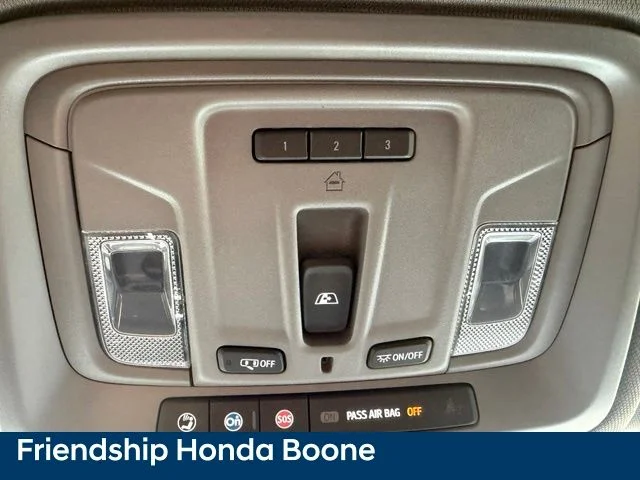Used 2025 White Chevrolet RST image 38