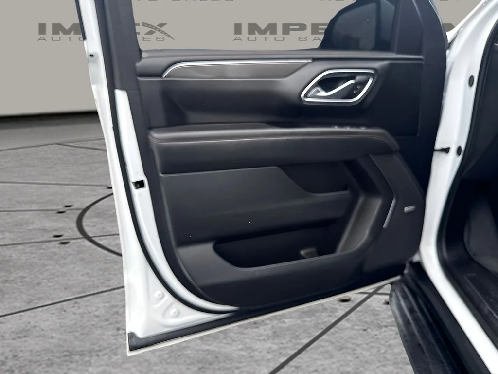 Used 2024 White GMC AT4 image 18
