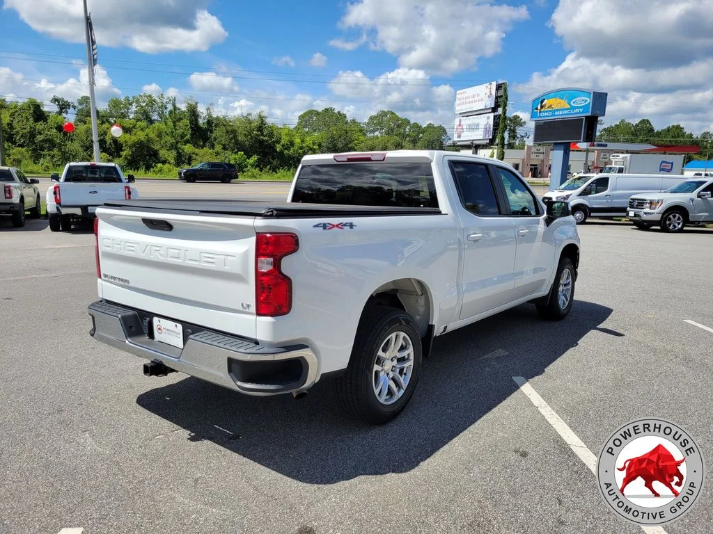 Used 2021 White Chevrolet LT image 5