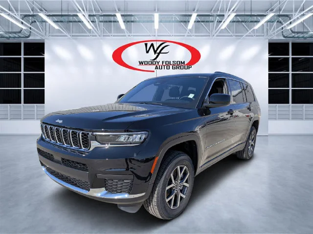 New 2027 Black Jeep Laredo image 7