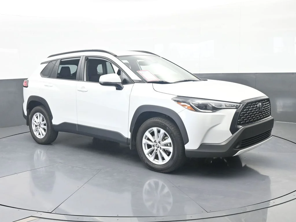 Used 2024 Pearl Toyota LE image 7