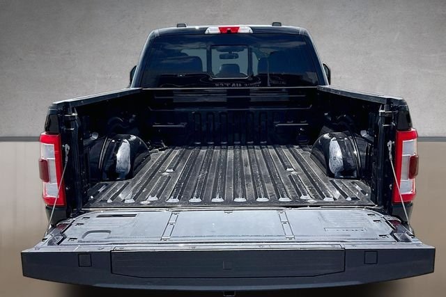 Used 2022 Black Ford Lariat image 25