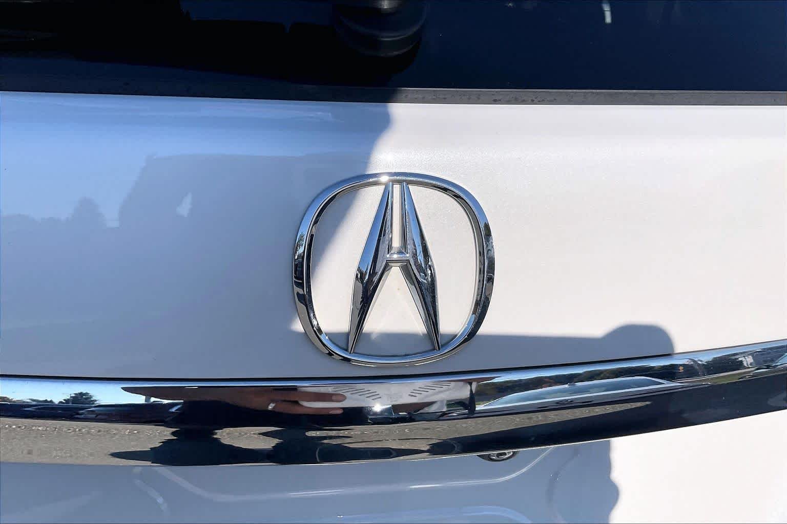 Used 2020 Platinum White Pearl Acura  image 32