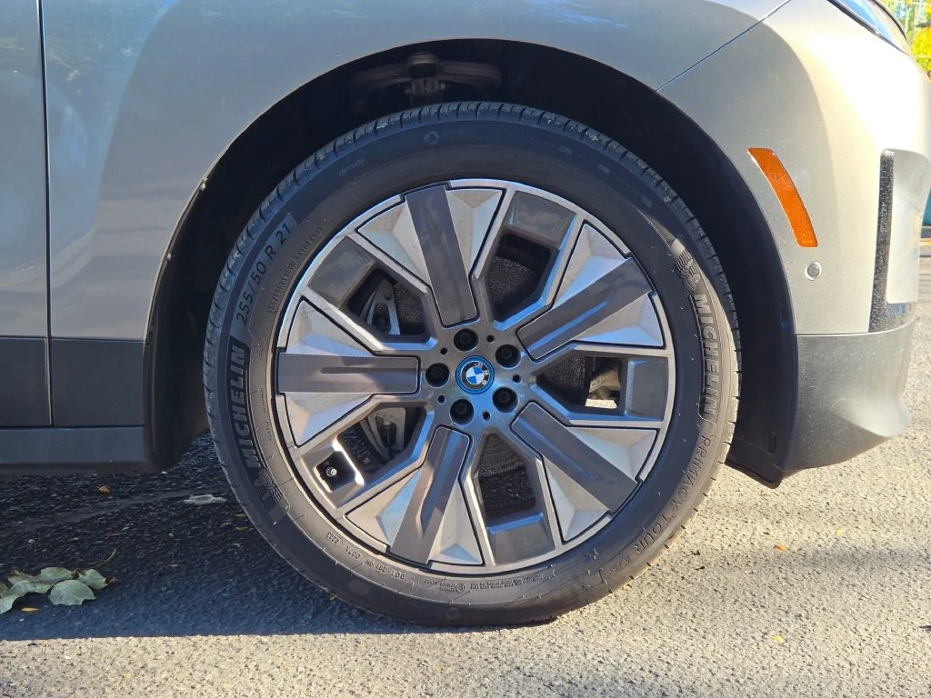 Used 2023 Oxide Gray Metallic BMW xDrive50 image 9