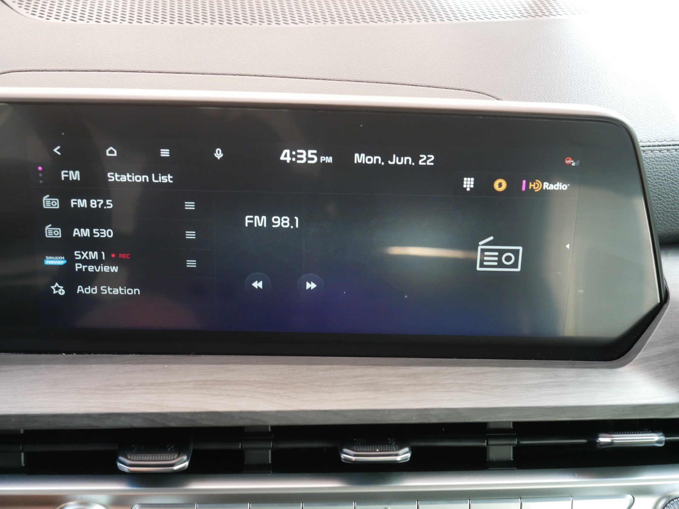 Used 2023 Jungle Green Kia EX X-Line image 22