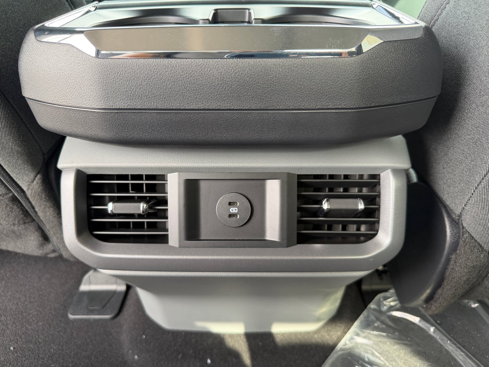 New 2026 Carbonized Gray Metallic Ford XLT image 23