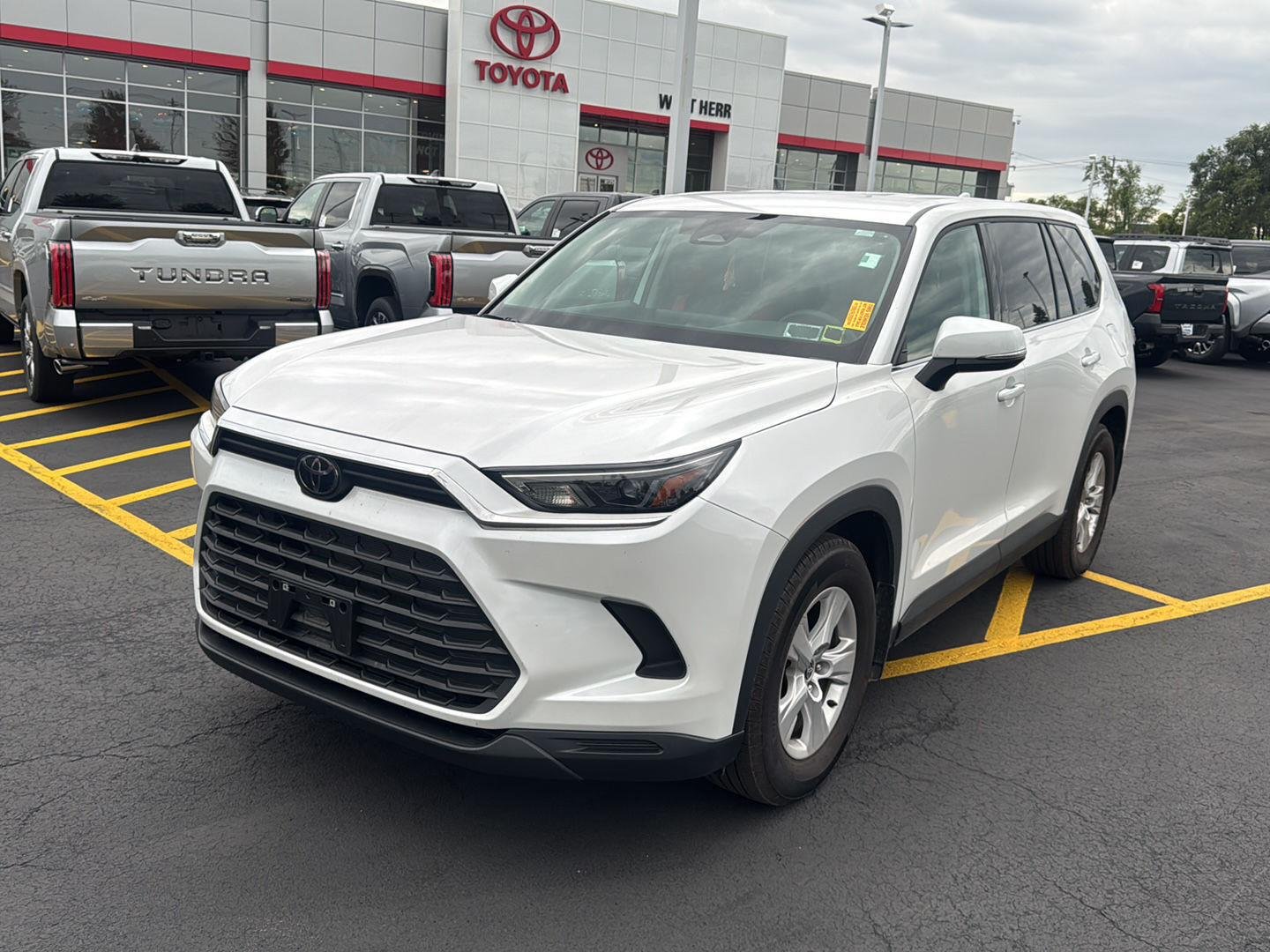 Used 2025 Wind Chill Pearl Toyota LE image 3