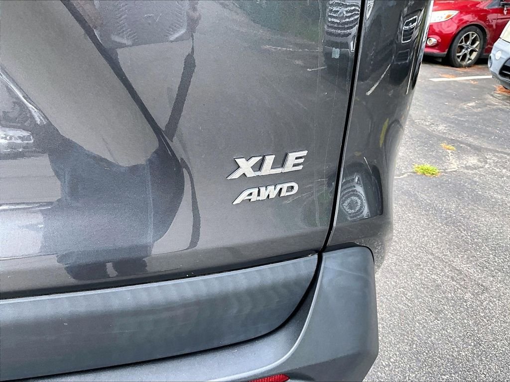 Used 2022 Magnetic Gray Metallic Toyota XLE image 28