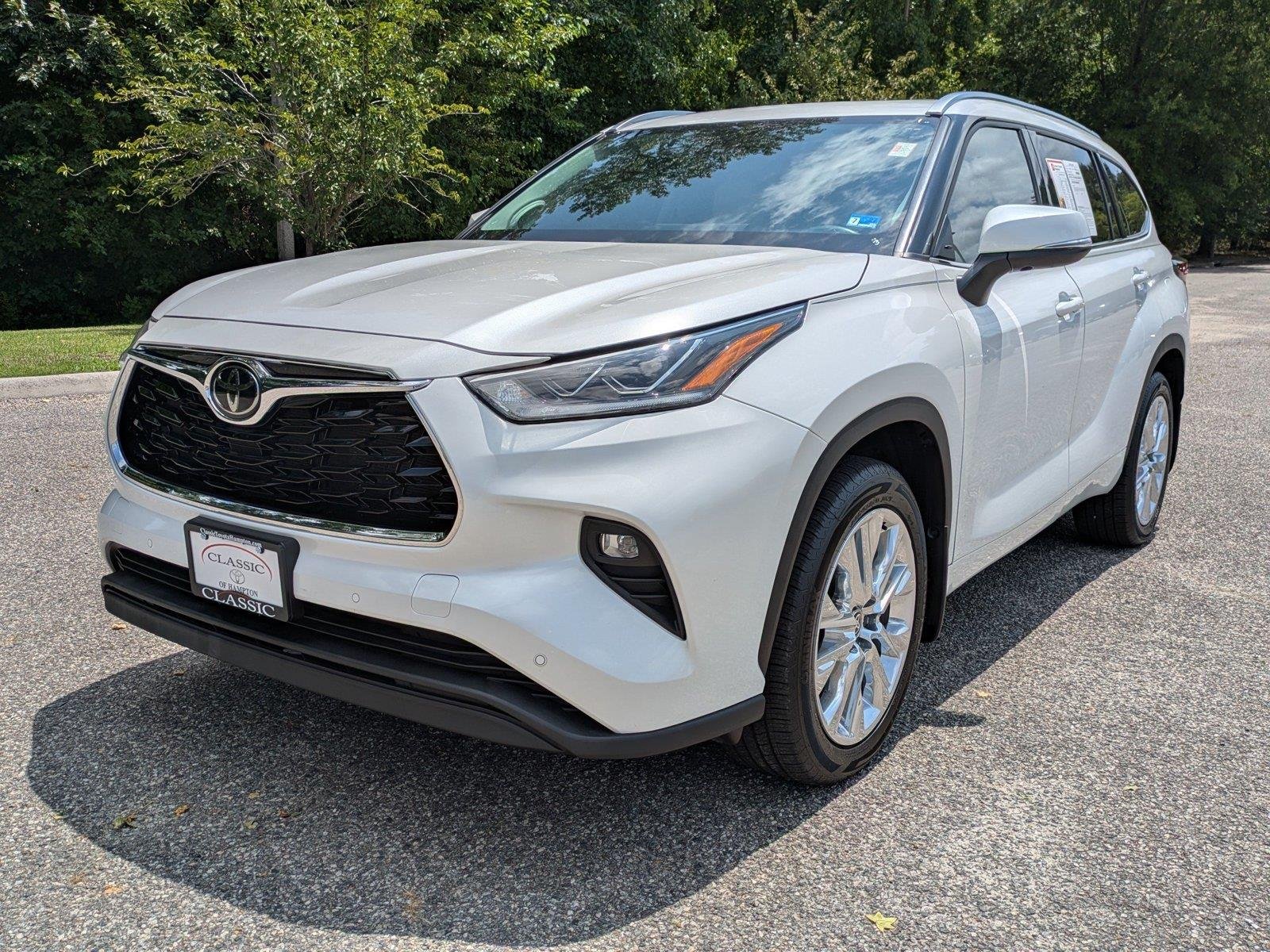 Used 2024 Wind Chill Pearl Toyota Limited image 8