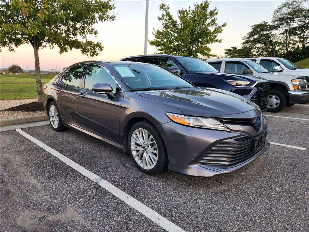 Used 2020 Gray Toyota XLE image 2