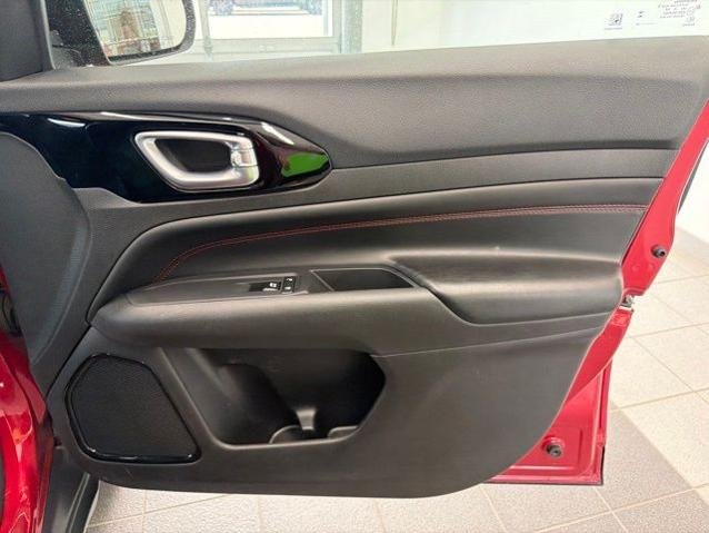 Used 2025 Red Jeep  image 11