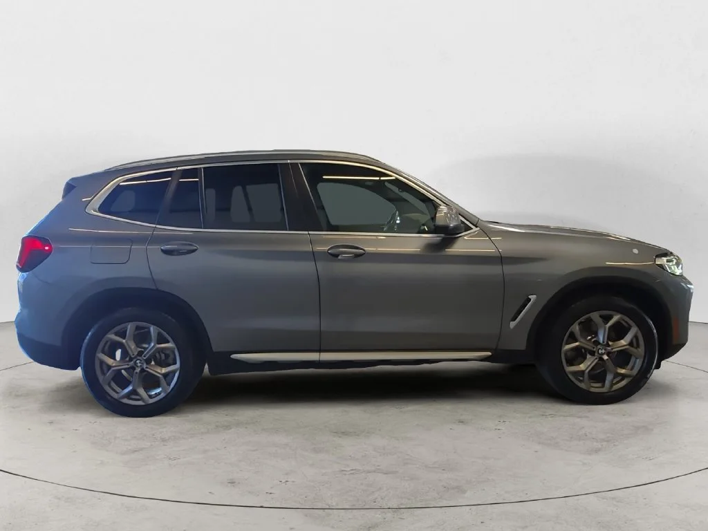 Used 2023 Gray BMW xDrive30i image 7