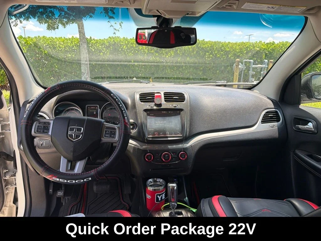 Used 2015 White Dodge Crossroad image 3