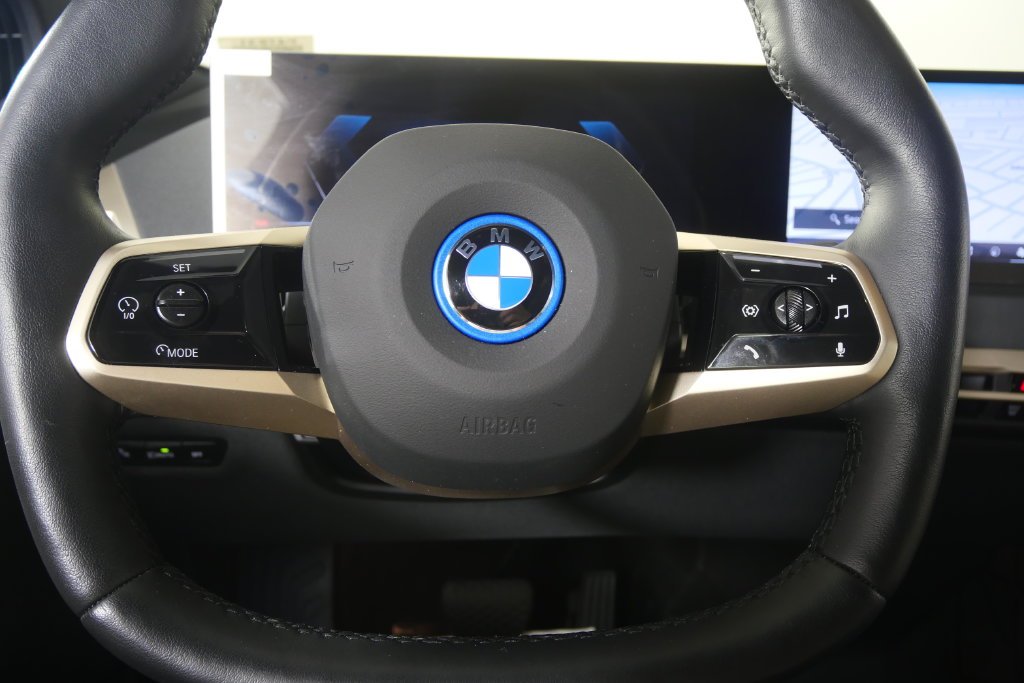Certified Used 2025 Black Sapphire Metallic BMW xDrive50 image 19